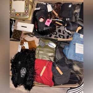 HUGE 400 PIECE RESELLER BUNDLE